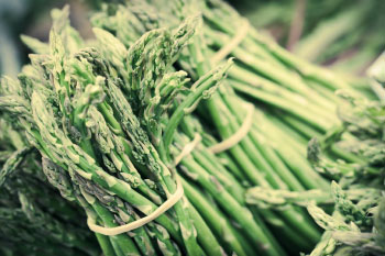 asparagus benefits bunches of asparagus