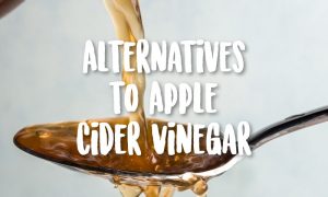 apple cider vinegar on spoon