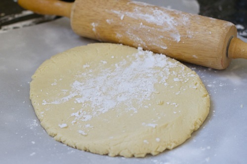 rolling-out-dough-1024x682bl